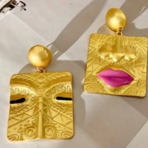 Gorgeous Gold Tribal earrings! New With Tags! - Picture 3 of 6